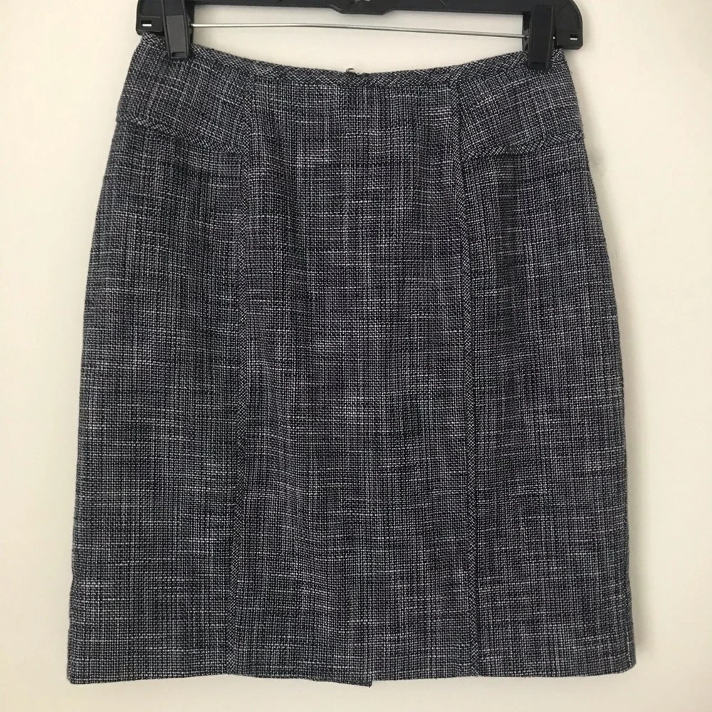 Like New! Banana Republic Navy White Tweed Pencil Skirt – Size 2